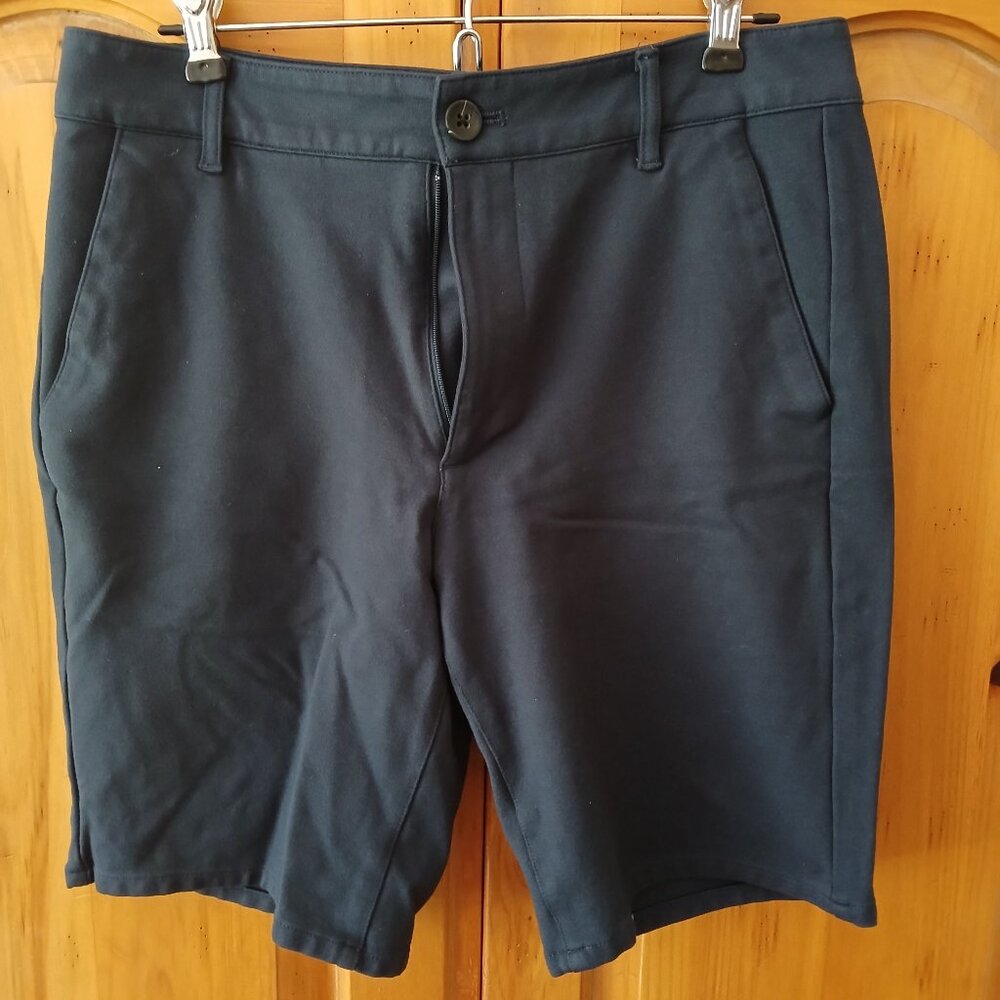 True Classic Shorts, Men's 31 Classic Fit Comfort Stretch Knit Chino Short EUC